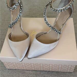 Jewel Badgley Mischka Light Pink Embellished Heels
